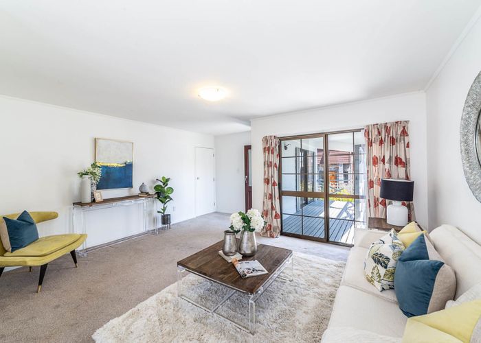  at 2/29 Akoranga Drive, Northcote, Auckland