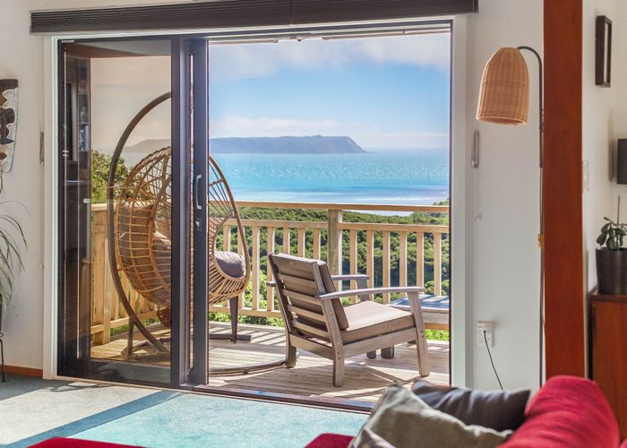  at 104 Airlie Road, Plimmerton, Porirua, Wellington