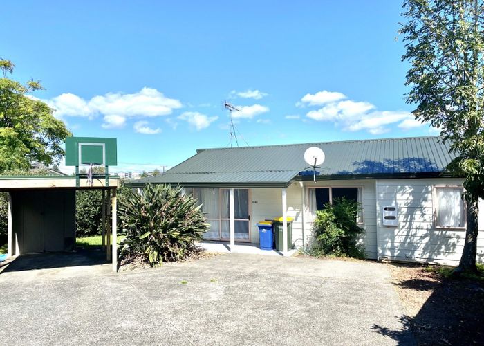  at 1/51 Greenslade Crescent, Northcote, North Shore City, Auckland