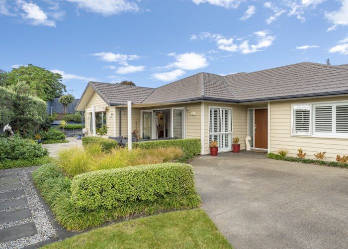 Free property data for 11 Byron Brown Place, Otaki Beach, Otaki homes