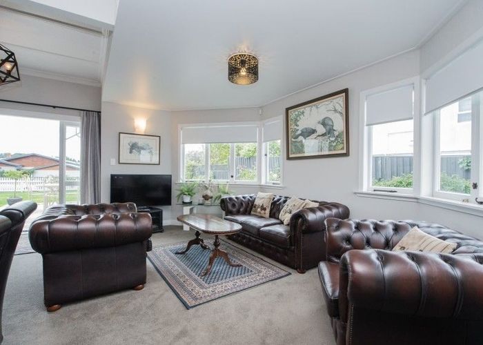 at 55 Lake Crescent, Hamilton Lake, Hamilton