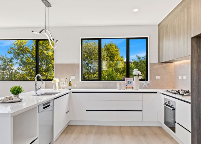  at 68 Sunnynook Road, Sunnynook, North Shore City, Auckland