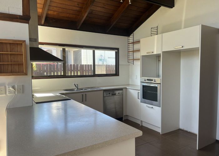  at 96 Becroft Drive, Forrest Hill, North Shore City, Auckland