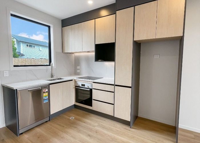  at 27e Dawnhaven Drive, Te Atatu Peninsula, Waitakere City, Auckland