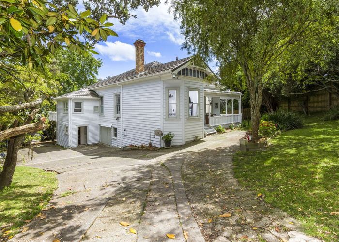  at 350 Glenfield Road, Glenfield, Auckland