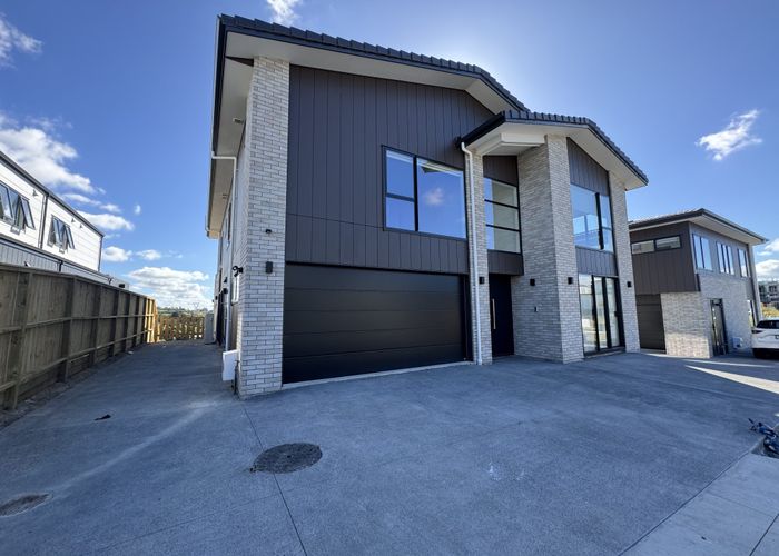  at 32 Ridgehill Rise, Flat Bush, Auckland