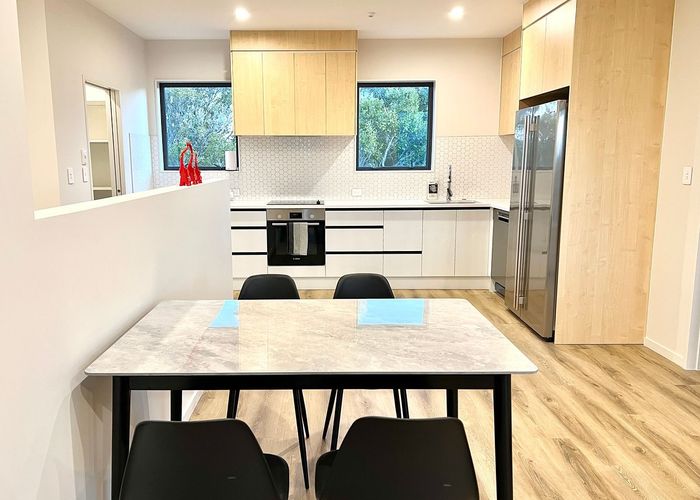  at 2/1 Kaponga Crescent, New Lynn, Waitakere City, Auckland