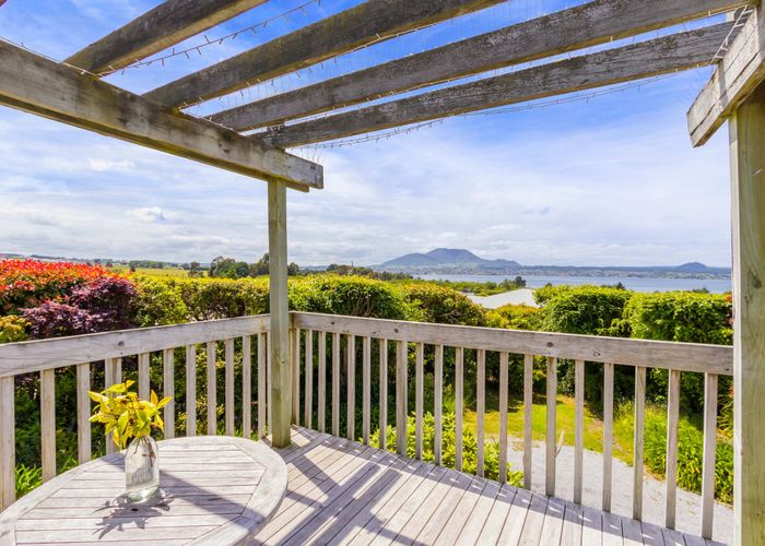  at 10 Dorothy Drive, Acacia Bay, Taupo