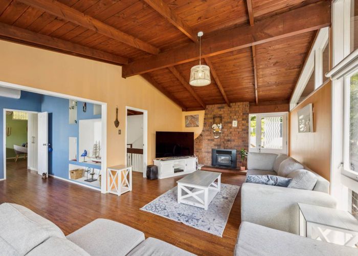  at 12 Raroa Terrace, Waiatarua, Waitakere City, Auckland