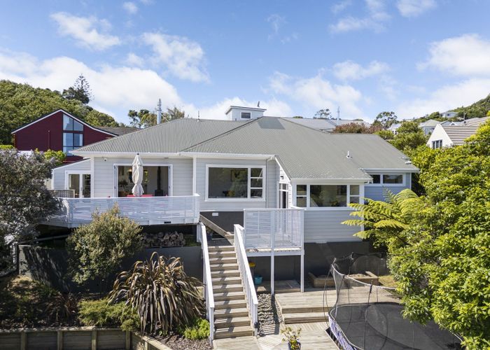  at 2 Poona Street, Khandallah, Wellington