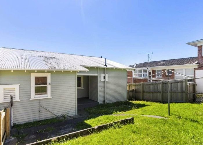  at 8A Corunna Road, Milford, North Shore City, Auckland