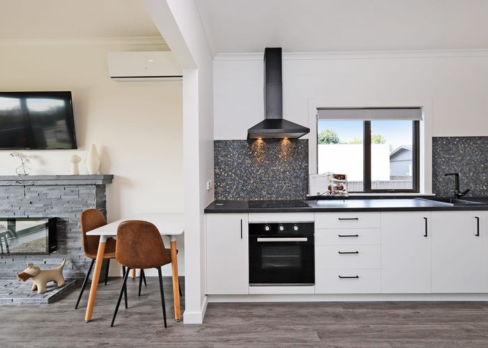  at 1-2/406 Burnett Street, Mahora, Hastings