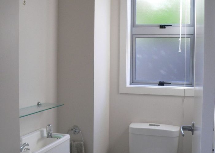  at 18 Franklyn Road, Tawa, Wellington