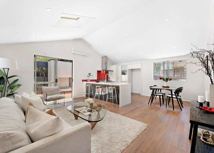  at 2/17 Fernwood Grove, Bayview, Auckland