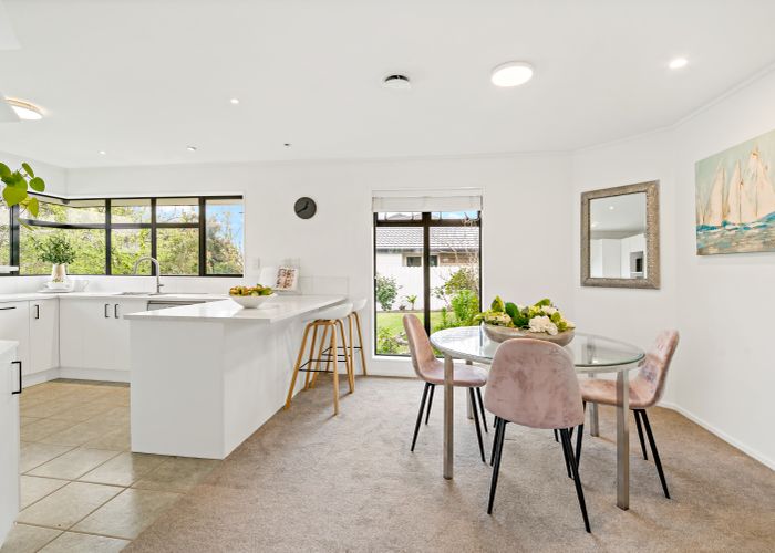  at 75 Kingdale Road, Henderson, Auckland