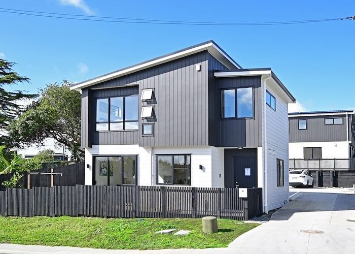  at 2/29 Tudor Road, Henderson, Auckland