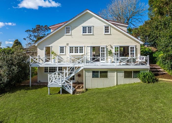  at 32 Aeroview Drive, Beach Haven, Auckland
