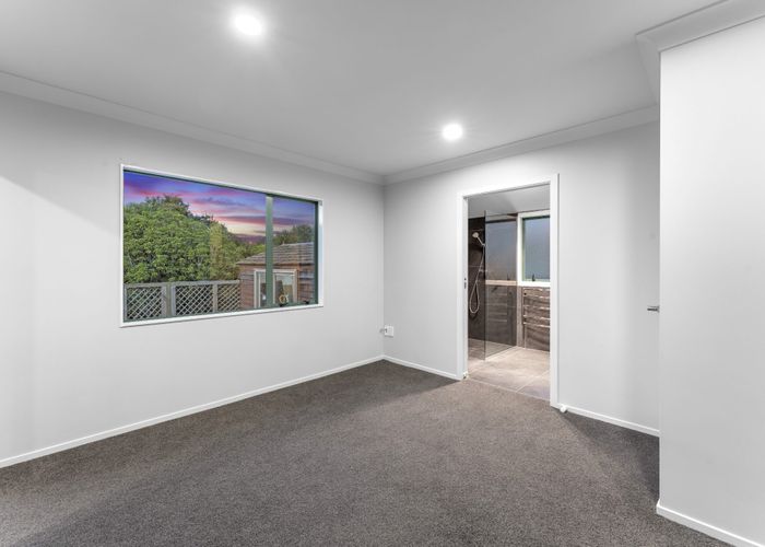  at 2/24 Somerset Road, Mount Roskill, Auckland City, Auckland