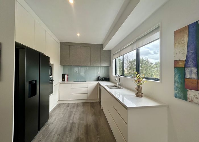  at 2/13 Oteha Valley Road, Oteha, North Shore City, Auckland
