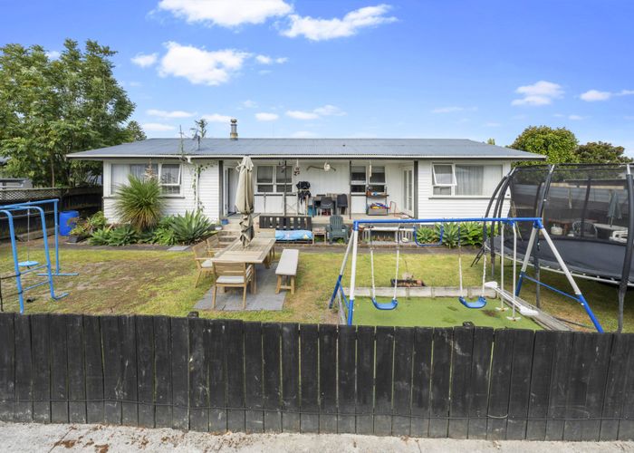  at 61 Graham Avenue, Te Atatu Peninsula, Auckland