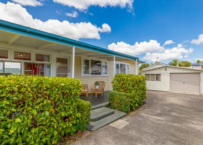  at 11 Archlynn Road, Kelston, Auckland