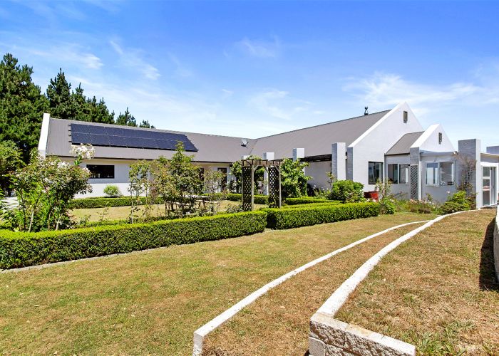 Free property data for 40 Bing Lucas Drive, Tawa, Wellington homes.co.nz