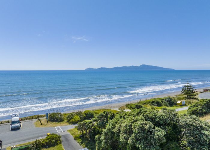  at 138 The Parade, Paekakariki