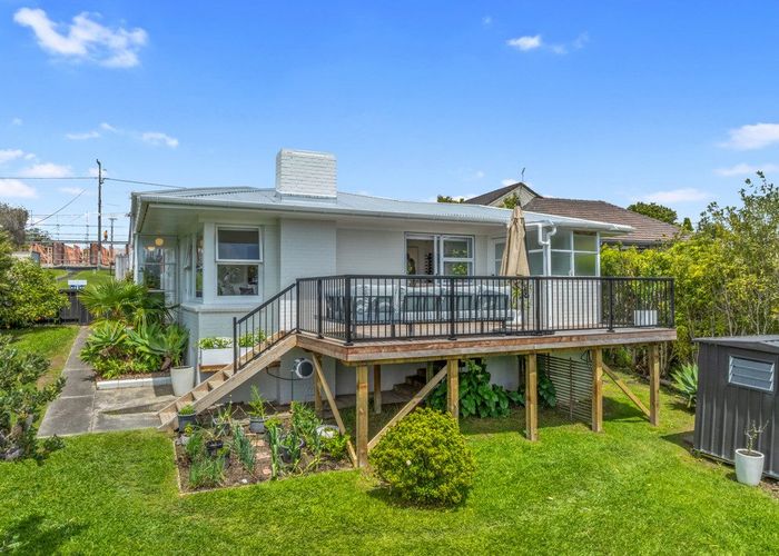  at 3/619 Beach Road, Rothesay Bay, North Shore City, Auckland