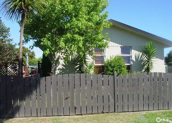  at 1/28 Bramley Drive, Farm Cove, Manukau City, Auckland