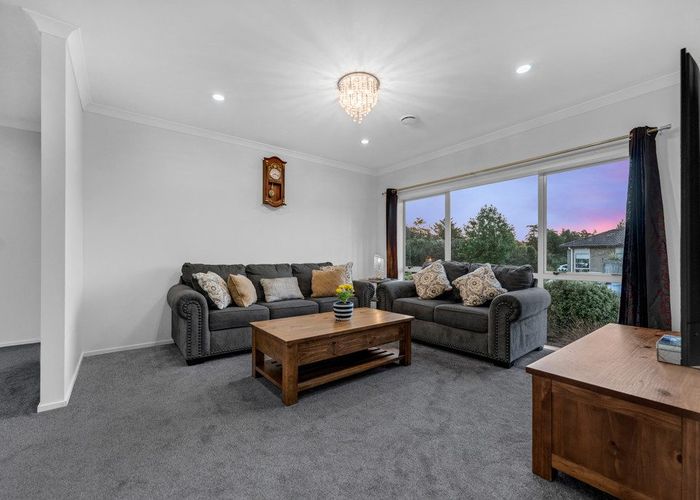  at 1 Stamford Crescent, Flat Bush, Auckland