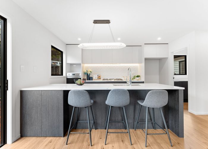  at 10A Louise Place, Browns Bay, Auckland