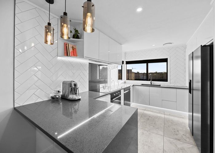  at 2/13 Parramatta Place, Botany Downs, Auckland