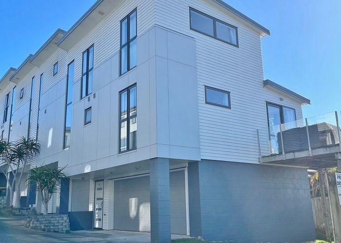  at 16A Woodall Place, Totara Vale, North Shore City, Auckland