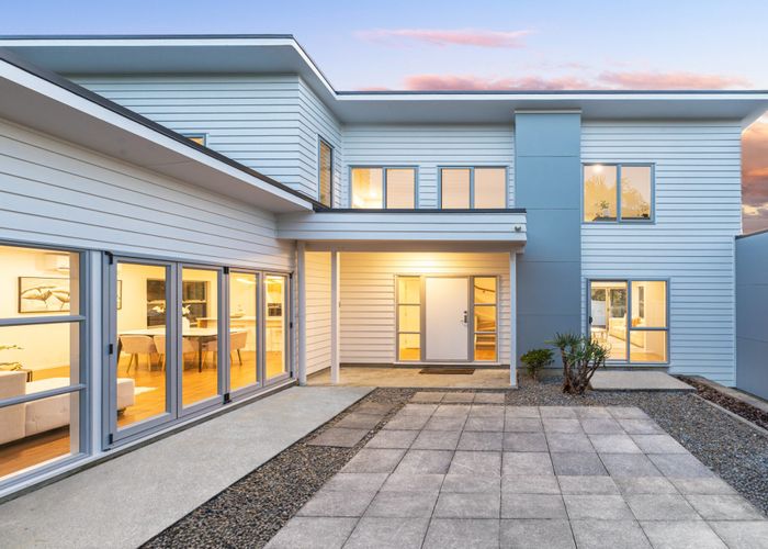  at 8 Roy Maloney Drive, Henderson, Waitakere City, Auckland