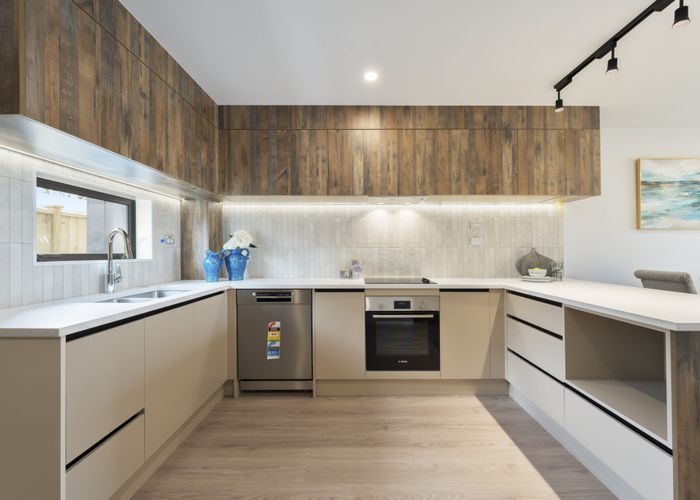  at 4/31 Tiroroa Avenue, Te Atatu South, Waitakere City, Auckland