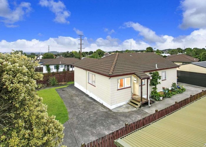  at 37 Meadowood Drive, Unsworth Heights, North Shore City, Auckland