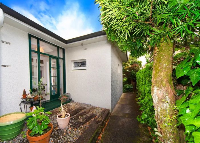  at 4/6 Eldon Road, Balmoral, Auckland
