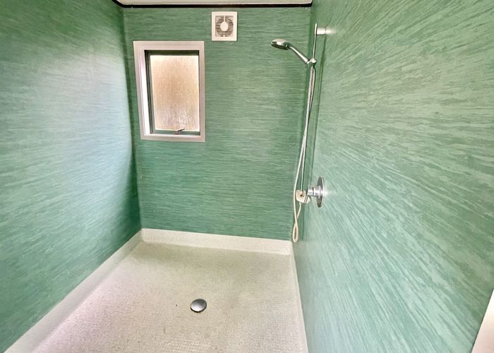  at 32 Shirley Road, Parau, Auckland