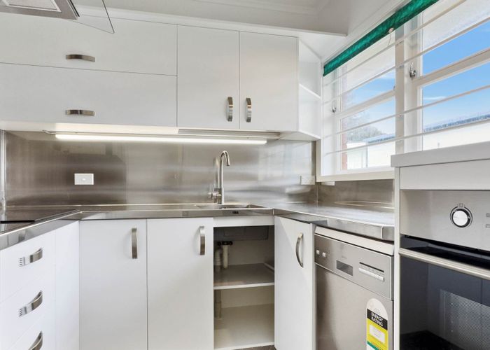  at 8/44 Pilkington Road, Mount Wellington, Auckland