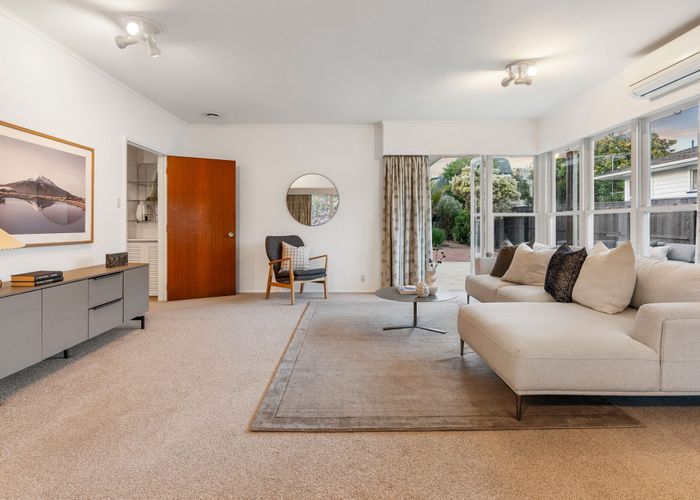  at 9 Tudward Glade, Hillcrest, Auckland