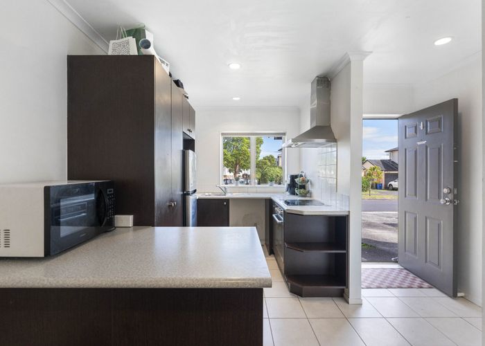  at 12 Brashier Circle, Sunnyvale, Waitakere City, Auckland