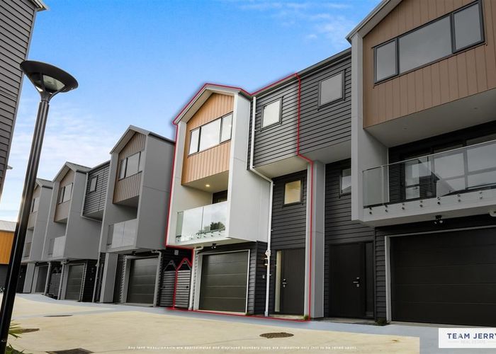  at Lot 5, 6 Woodhouse Place, West Harbour, Waitakere City, Auckland