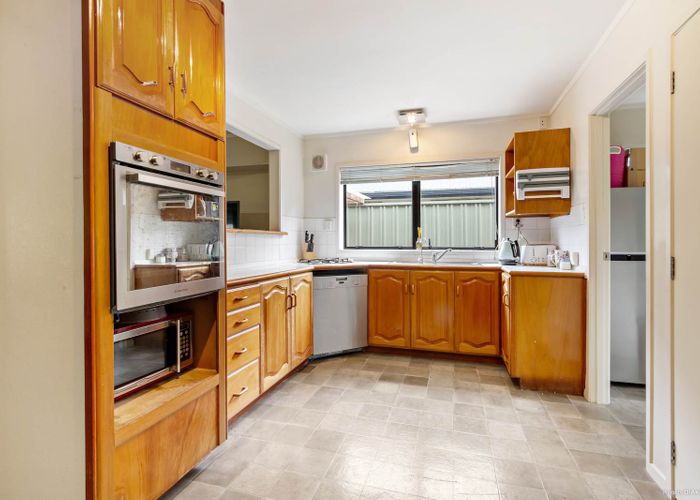  at 2/11 Smale Street, Point Chevalier, Auckland