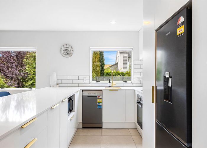  at 2/100 Rossall Street, Merivale, Christchurch