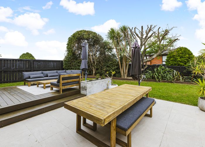  at 9 Elrita Place, Conifer Grove, Takanini