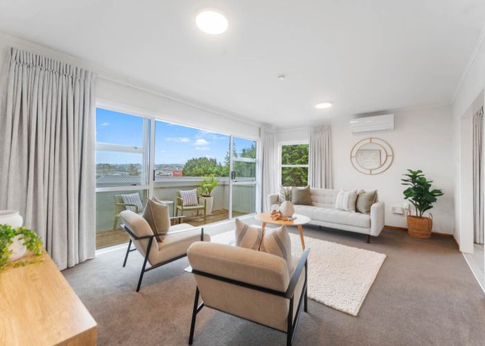  at 1/100 Bond Crescent, Forrest Hill, Auckland