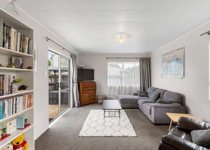  at 5 De Bloge Place, Manukau, Manukau City, Auckland