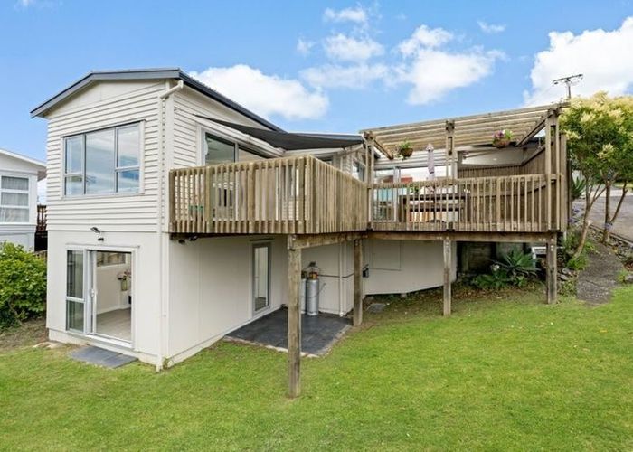  at 24 Kiteroa Terrace, Rothesay Bay, North Shore City, Auckland