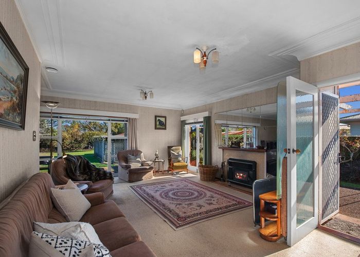  at 10 Peachgrove Road, Te Atatu Peninsula, Waitakere City, Auckland