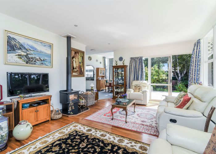  at 6 Martin Close, Karitane